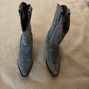 Cowboy boots. Only worn once indoor! Grey leather.